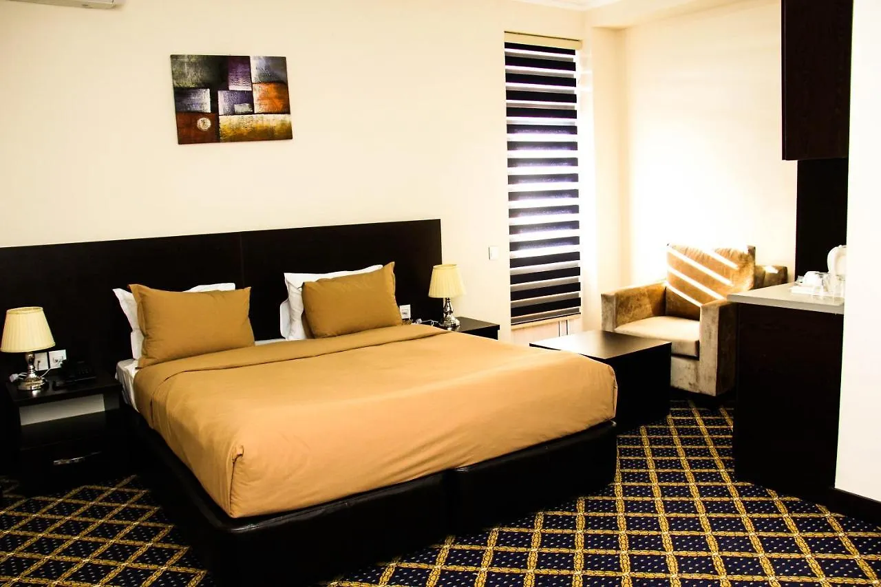 Kristal Hotel 바쿠 Masazir